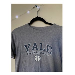 YALE university champion basketball tshirt